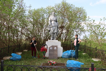 В Лотошино продолжают приводить в порядок памятники Победы