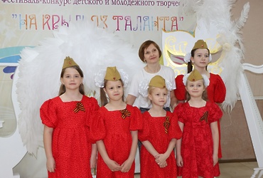 В лотошинском ДК прошел IV Окружной фестиваль‑конкурс детского и молодежного творчества «На крыльях таланта — 2025»