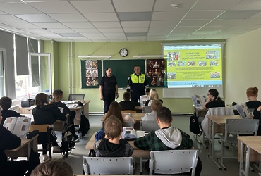 В Лотошине сотрудники Госавтоинспекции присоединились к акции «Будь в  форме»