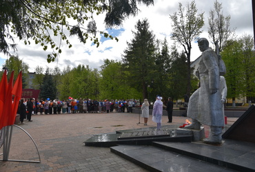 В Сквере Победы прошел митинг в преддверии праздника