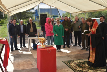 Архиепископ Одинцовский и Красногорский Фома освятил место под строительство храма в деревне Узорово