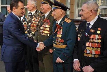 Возложения, акции, авто и мотопробеги: Партийный актив «Единой России» проводит мероприятия в День 80‑летия Победы