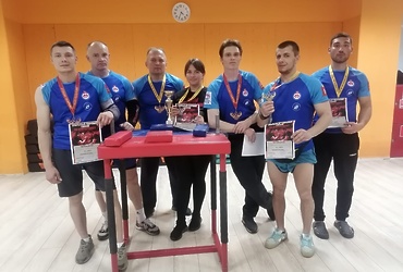 «Лотошинские медведи» завоевали золото турнира по армрестлингу в Твери