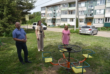 В посёлке Кировский прошел плановый еженедельный обход территорий