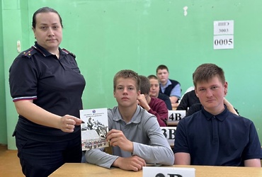 Госавтоинспекторы ОМВД России по г.о. Лотошино побеседовали со  школьниками о дорожной безопасности