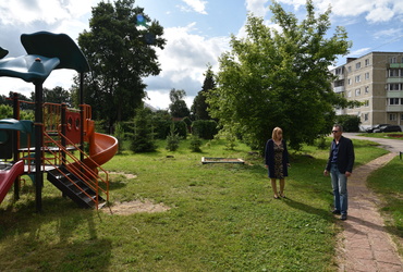 Улицу Центральную поселка Лотошино проверил Вячеслав Попов в рамках традиционных комплексных обходов