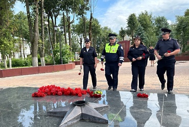 Полицейские ОМВД России по г.о. Лотошино присоединились к Всероссийской патриотической акции «Свеча памяти»