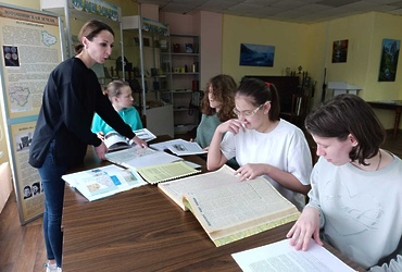 Участники проекта «Лотошинский детектив: в поисках сыра князей Мещерских» встретились с ведущим библиотекарем