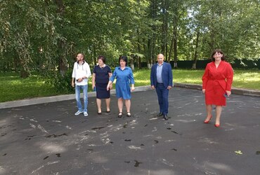 В июне этого года за счет средств муниципального бюджета произведен ремонт покрытия дворовой территории МОУ «Ошейкинская СОШ»