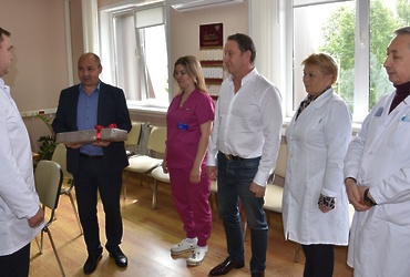 Главного врача Лотошинской больницы Алексея Шиховцева поздравили с днем рождения