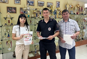 Сотрудники ОМВД России по г.о. Лотошино и член Общественного совета при ОМВД провели мероприятие по профилактике дистанционных мошенничеств