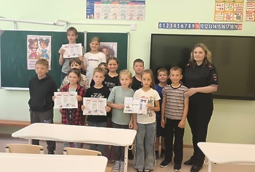 Сотрудники ОМВД России по г.о. Лотошино провели акцию «Наш безопасный интернет»