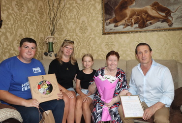 С юбилеем поздравили жительницу поселка Новолотошино