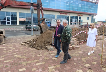 Вячеслав Попов провел пеший обход центральных улиц поселка Лотошино