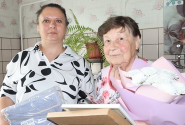 С юбилеем поздравили жительницу поселка Лотошино