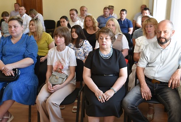 Глава округа Екатерина Долгасова вручила заслуженные награды лотошинским работникам торговли