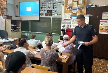Сотрудники ОМВД России «Лотошинский» провели агитационную акцию «Профессия‑полицейский»