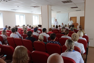 Сергей Сретинский и Алексей Куликов встретились с коллективом Лотошинской больницы