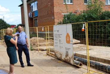 Первый заместитель главы м.о. Лотошино Александр Шагиев посетил 2‑ю Ветеринарную улицу для отработки обращения граждан