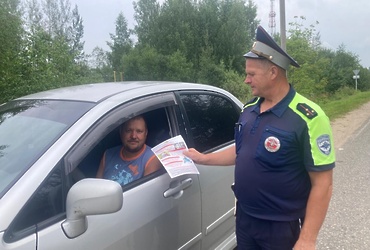 Сотрудники Госавтоинспекции ОМВД России «Лотошинский» провели с автовладельцами беседы по профилактике мошенничества