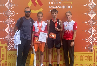 Команда лотошинских спортсменов приняла участие в полумарафоне в Твери