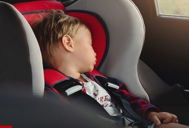 Каждый родитель уверен: с его ребенком ничего плохого не случится — но статистика ДТП и ЧП с детьми в автомобилях говорит об обратном