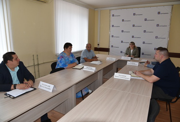 На оперативном совещании заслушали вопросы социального блока и обсудили подготовку к новому учебному году
