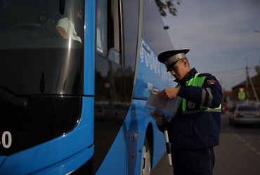 Сотрудники Госавтоинспекции проводят профилактическое мероприятие «Автобус»