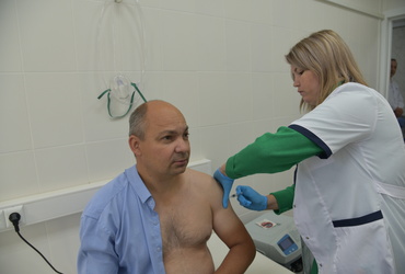 Александр Шагиев посетил Лотошинскую больницу и сделал прививку от гриппа