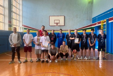 В минувшие выходные баскетбольная дружина МСУ «Олимп» посетила Шаховской округ, где одержала победу в открытом турнире в честь дня деревни Степаньково