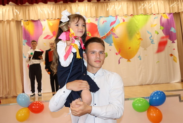 В МОУ «Лотошинская средняя общеобразовательная школа № 2» состоялась торжественная линейка, посвящённая Дню знаний