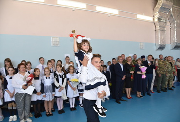 В Лотошинской СОШ №1 прозвучал первый звонок