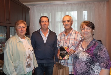 Жителя поселка Кировский поздравили с юбилеем