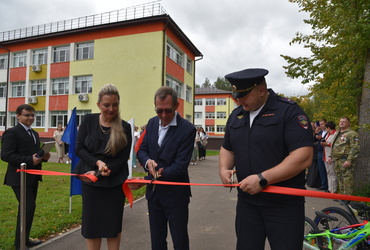 В Лотошинской первой школе открылся детский автогородок