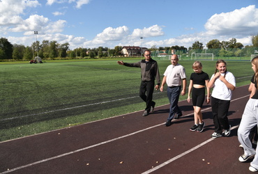 На лотошинском стадионе обновили футбольное поле при помощи восьми с половиной тонн резиновой крошки