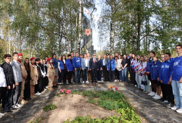 Мемориал в пункте воинской доблести в селе Званово посетил депутат Мособлдумы