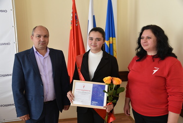 Ученицу Ушаковской школы, которая возглавляла Совет первых, поблагодарили в администрации округа