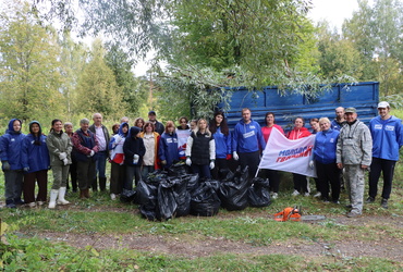 Почти 10 кубометров валежника и мусора убрали в лесопарке муниципального округа Лотошино