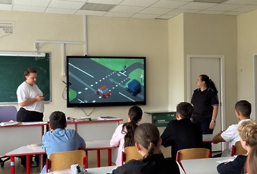 Сотрудники Госавтоинспекции ОМВД «Лотошинский» провели акцию «Безопасность и СИМ»