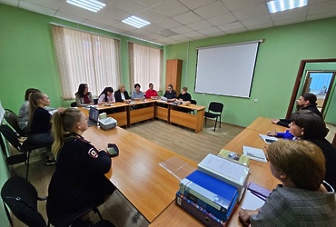 Сотрудники ОМВД России «Лотошинский» приняли участие в заседании «круглого стола» по профилактике деструктивного поведения в молодежной среде
