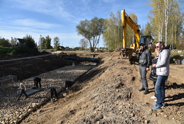 Вячеслав Попов проверил ход работ по благоустройству Красного ручья