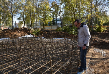 Вячеслав Попов проверил работы по благоустройству сквера «Славянской дружбы»