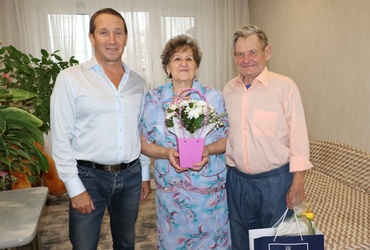 Жители деревни Ушаково Нина и Николай Ефановы отметили изумрудную свадьбу