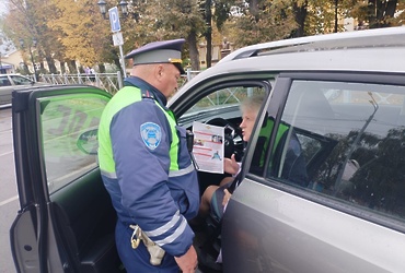 Сотрудники Госавтоинспекции ОМВД России «Лотошинский» провели с автовладельцами беседы по профилактике IT- преступлений