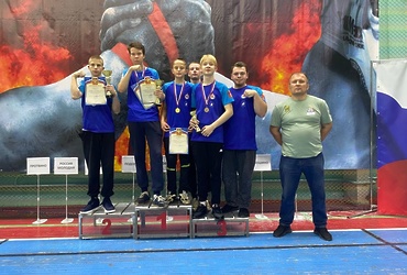Медали с турнира в Подольске привезли лотошинские армрестлеры