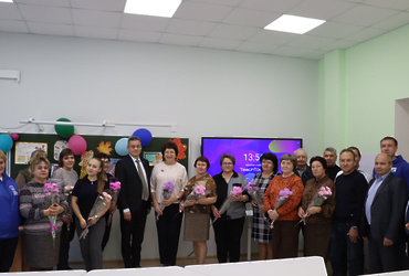 Депутаты Мособлдумы и окружного Совета депутатов поздравили учителей с наступающим праздником