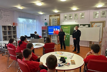 Сотрудники ОМВД России «Лотошинский» провели акцию «Наш мир без терроризма и экстремизма!» для школьников