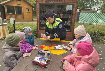 Сотрудники Госавтоинспекции провели мастер‑класс по световозвращающим элементам