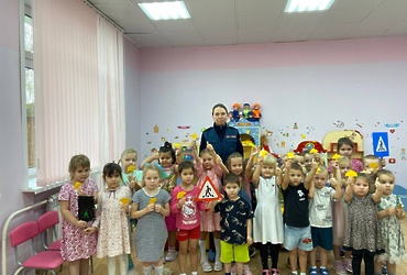 Сотрудники Госавтоинспекции провели мастер‑класс по изготовлению элементов безопасности для пешеходов