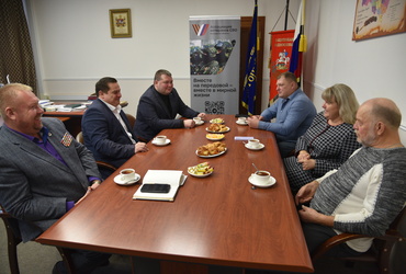 Встреча с отцом участника СВО прошла в администрации округа